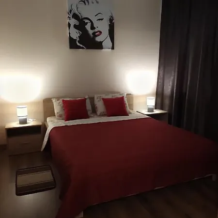 Apartment Domovik мостова 5 кв 37 *